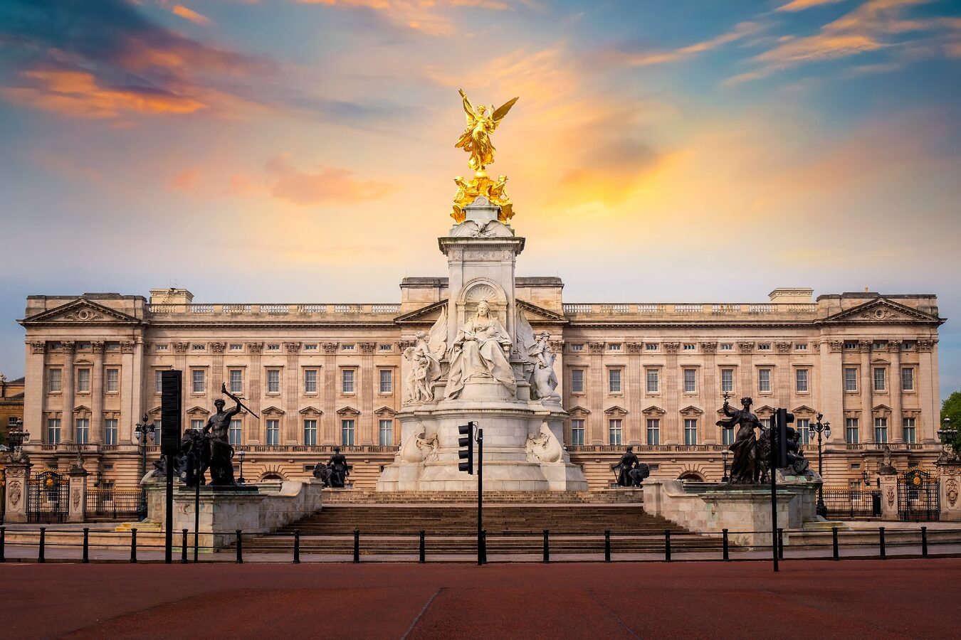 palais-de-buckingham-r-sidence-royale-et-symbole-de-la-monarchie